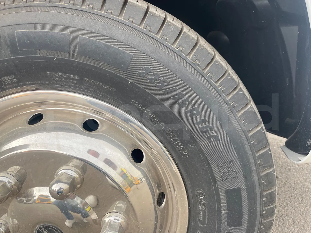 Iveco Indcar WingWGIVMY11 - EUR6 - 152kW - 7.995m - tread condition second axle tires right