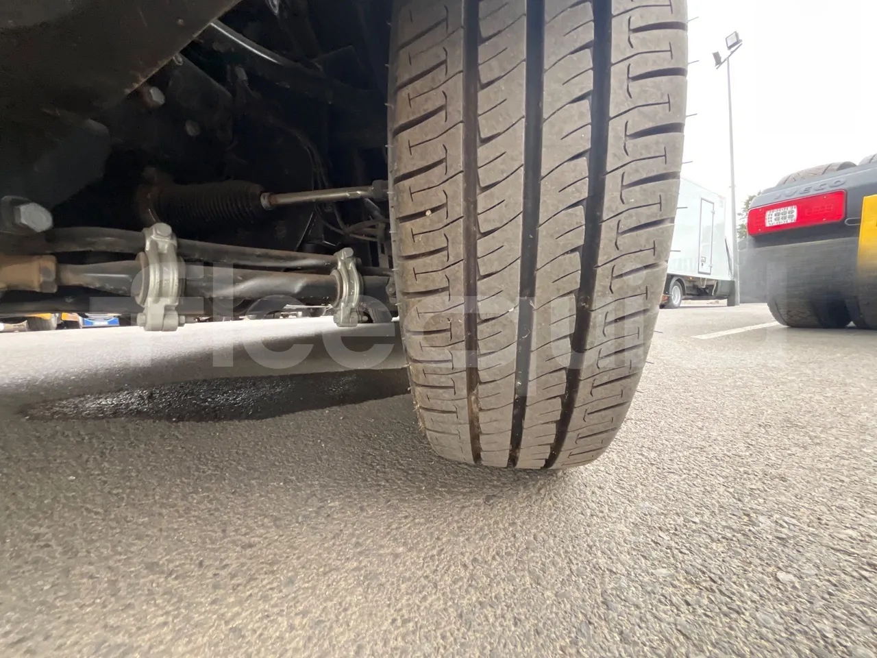 Iveco Indcar WingWGIVMY11 - EUR6 - 152kW - 7.995m - rear left tire photo