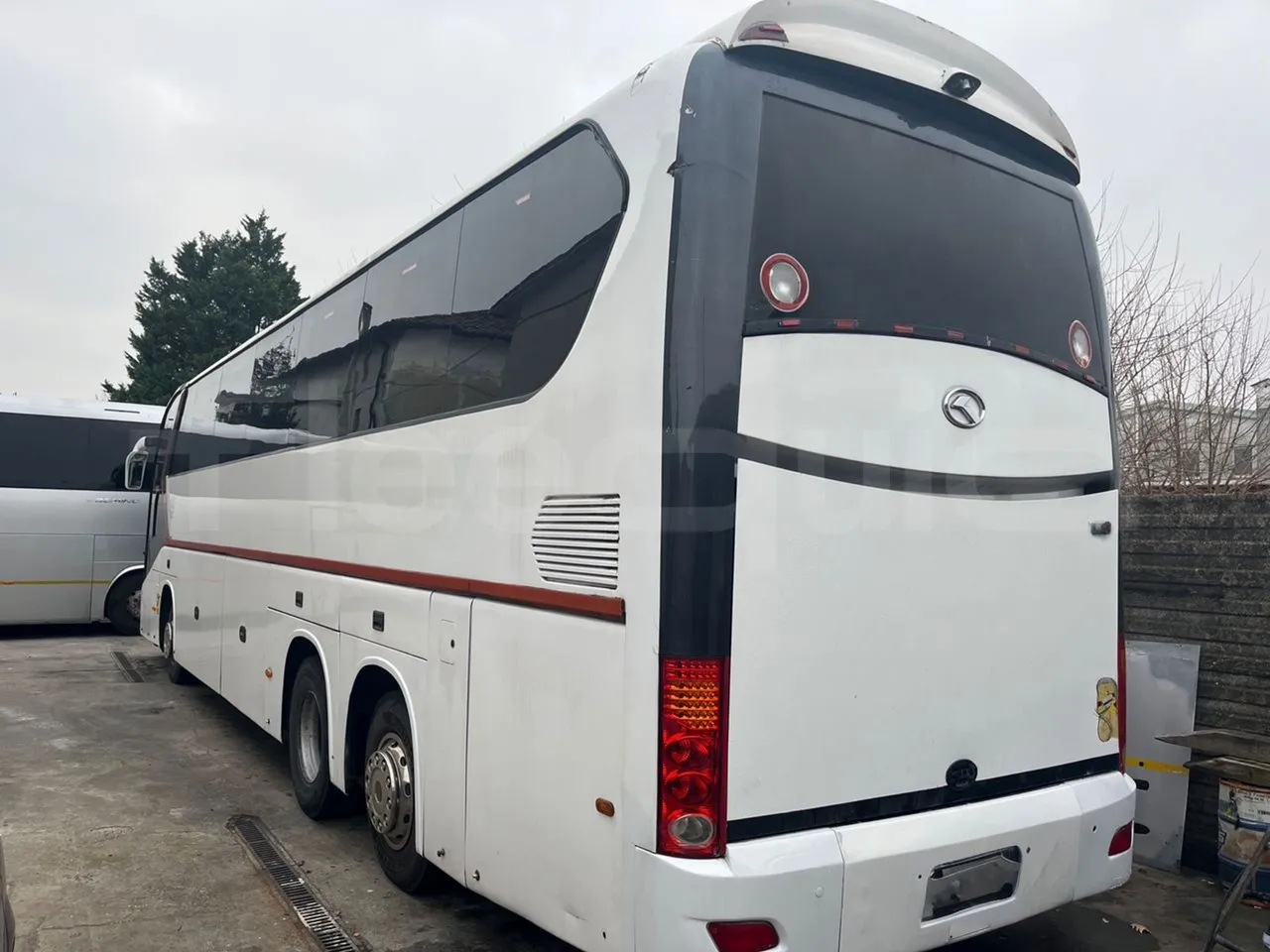 King Long XMQ6130Y 3AL 1AA1A XMQ6130Y 3AL 1AA1A - Euro5 - 287kW - 12.990mt - 3/4 left rear side