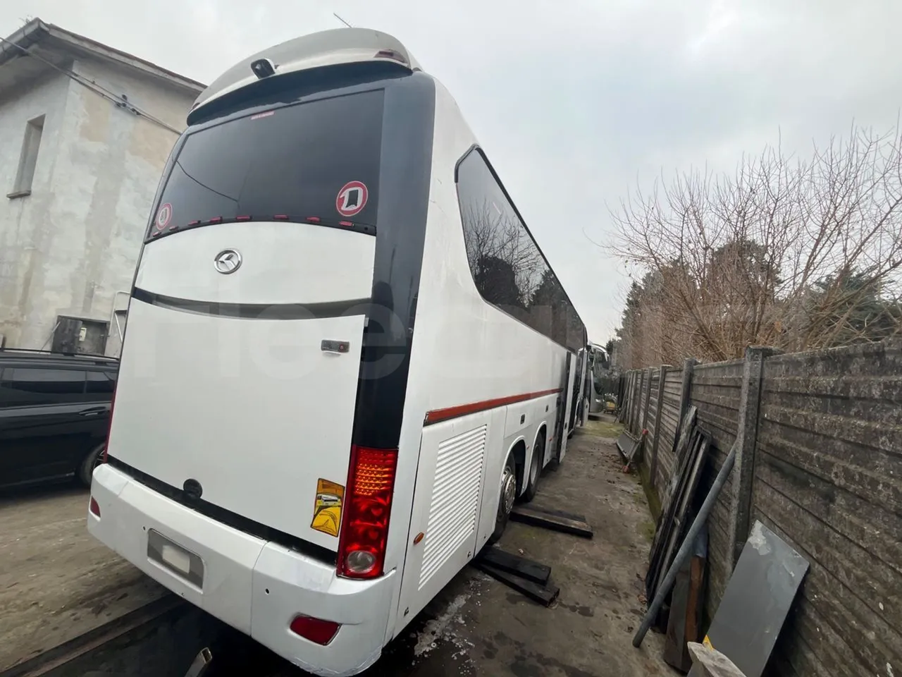 King Long XMQ6130Y 3AL 1AA1A XMQ6130Y 3AL 1AA1A - Euro5 - 287kW - 12.990mt - 3/4 right rear doors open