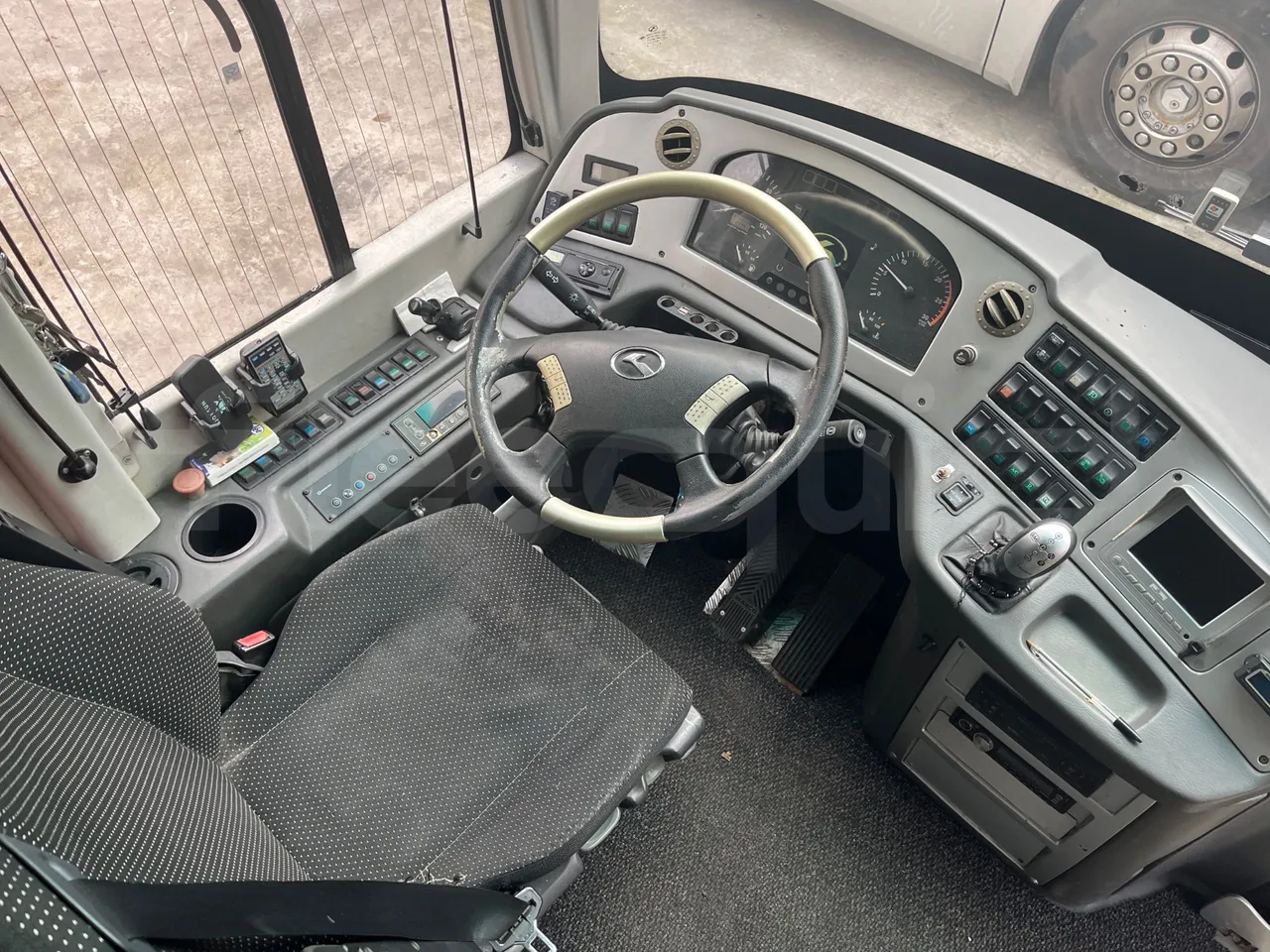 King Long XMQ6130Y 3AL 1AA1A XMQ6130Y 3AL 1AA1A - Euro5 - 287kW - 12.990mt - buttons panels on