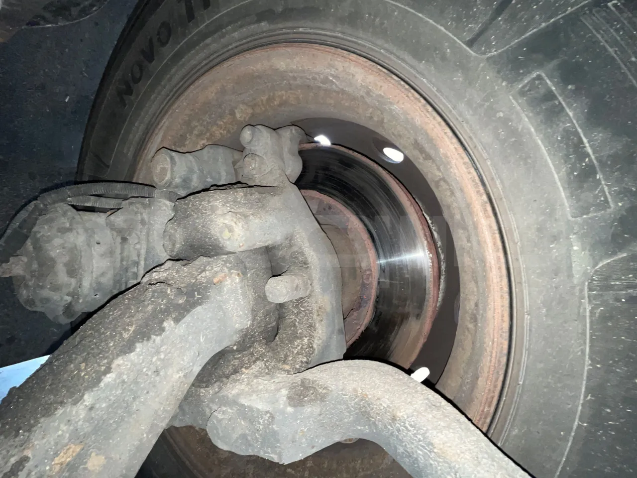 King Long XMQ6130Y 3AL 1AA1A XMQ6130Y 3AL 1AA1A - Euro5 - 287kW - 12.990mt - axel 3 discs left