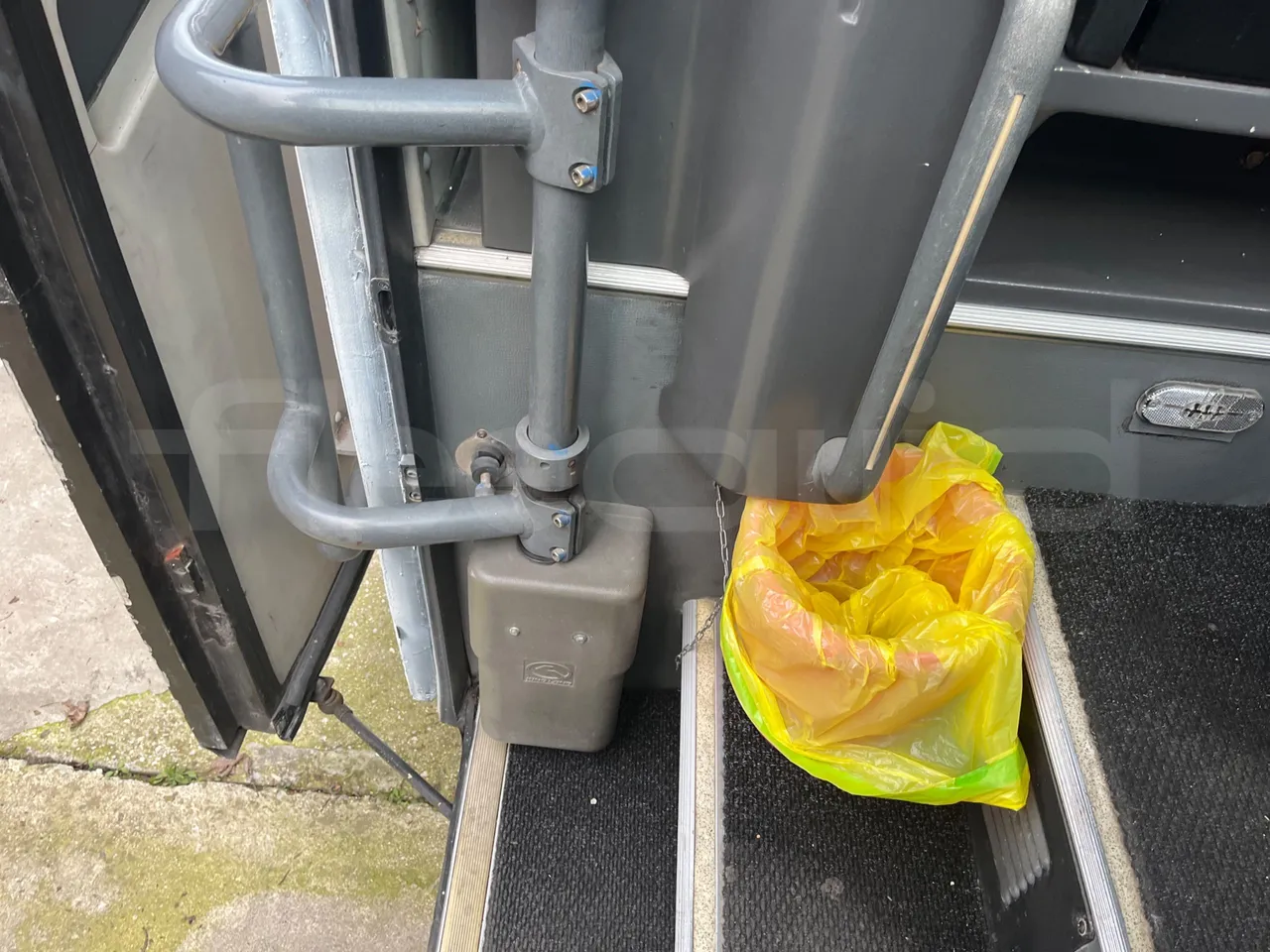 King Long XMQ6130Y 3AL 1AA1A XMQ6130Y 3AL 1AA1A - Euro5 - 287kW - 12.990mt - door mechanism photo