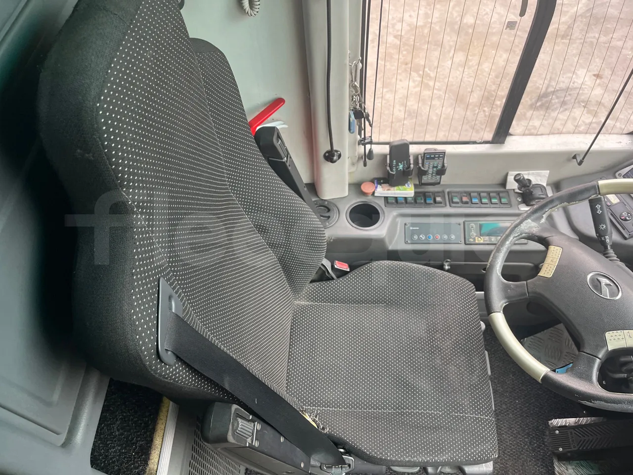 King Long XMQ6130Y 3AL 1AA1A XMQ6130Y 3AL 1AA1A - Euro5 - 287kW - 12.990mt - driver's seat photo