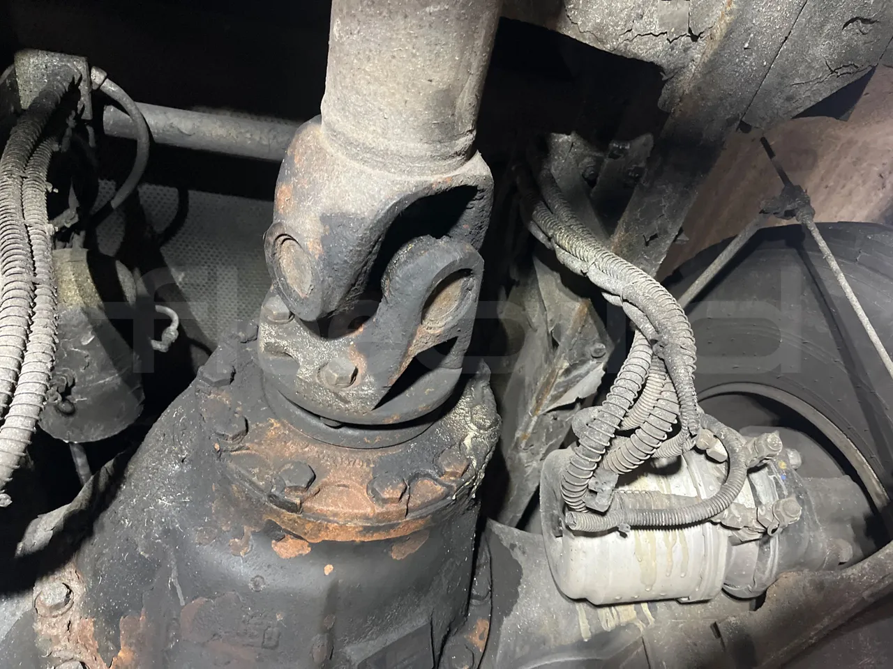 King Long XMQ6130Y 3AL 1AA1A XMQ6130Y 3AL 1AA1A - Euro5 - 287kW - 12.990mt - driveshaft photo