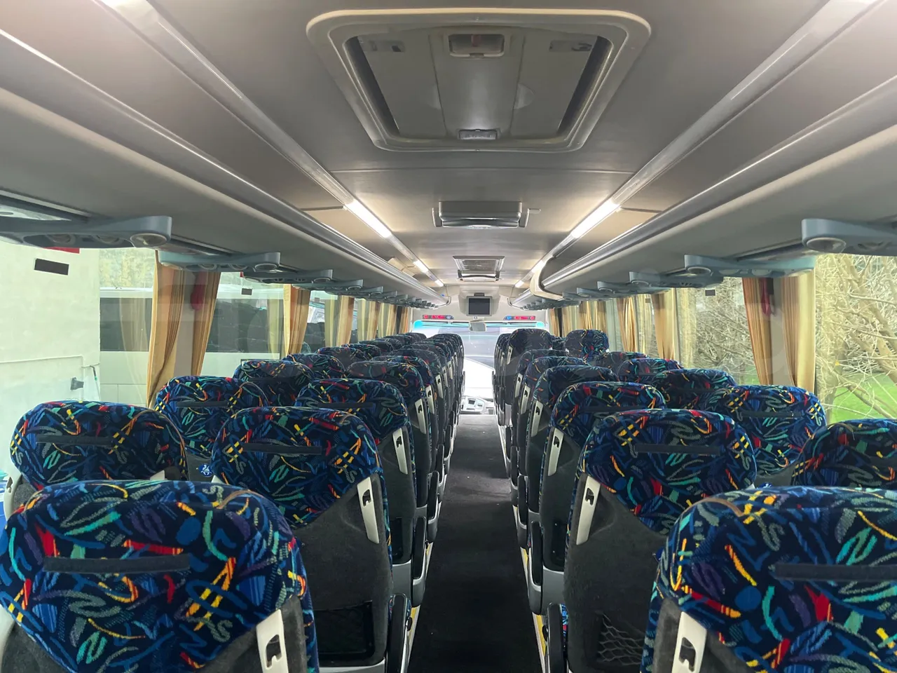 King Long XMQ6130Y 3AL 1AA1A XMQ6130Y 3AL 1AA1A - Euro5 - 287kW - 12.990mt - forward view middle aisle