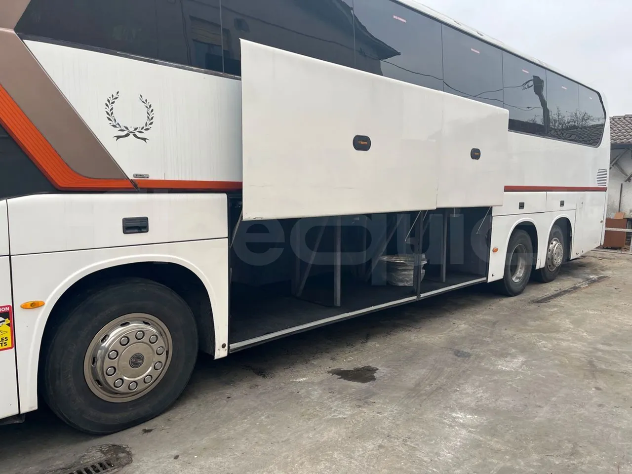 King Long XMQ6130Y 3AL 1AA1A XMQ6130Y 3AL 1AA1A - Euro5 - 287kW - 12.990mt - luggage rack photo