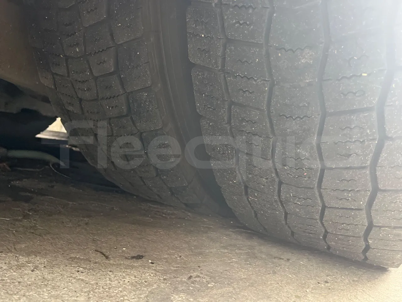 King Long XMQ6130Y 3AL 1AA1A XMQ6130Y 3AL 1AA1A - Euro5 - 287kW - 12.990mt - tread condition front tires left