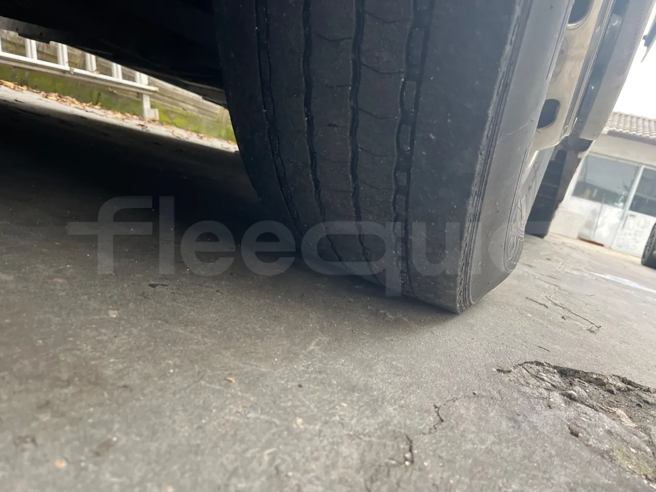 King Long XMQ6130Y 3AL 1AA1A XMQ6130Y 3AL 1AA1A - Euro5 - 287kW - 12.990mt - tread condition front tires right