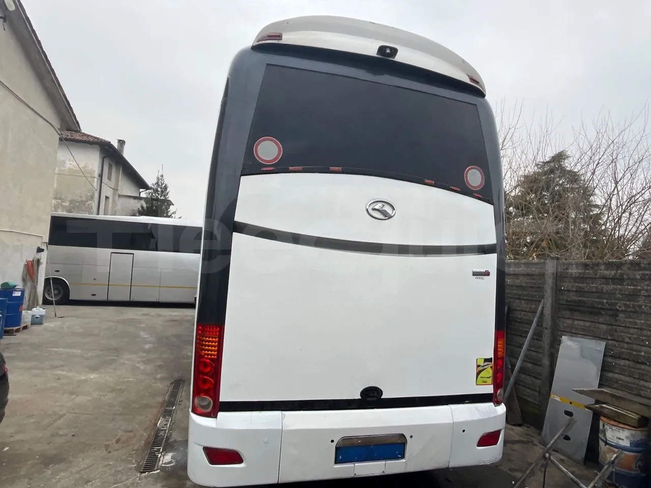 King Long XMQ6130Y 3AL 1AA1A XMQ6130Y 3AL 1AA1A - Euro5 - 287kW - 12.990mt - rear hatch closed