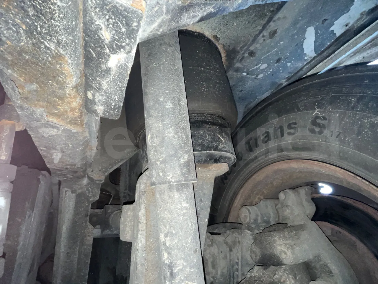 King Long XMQ6130Y 3AL 1AA1A XMQ6130Y 3AL 1AA1A - Euro5 - 287kW - 12.990mt - axel 3 shock absorbers 1 left