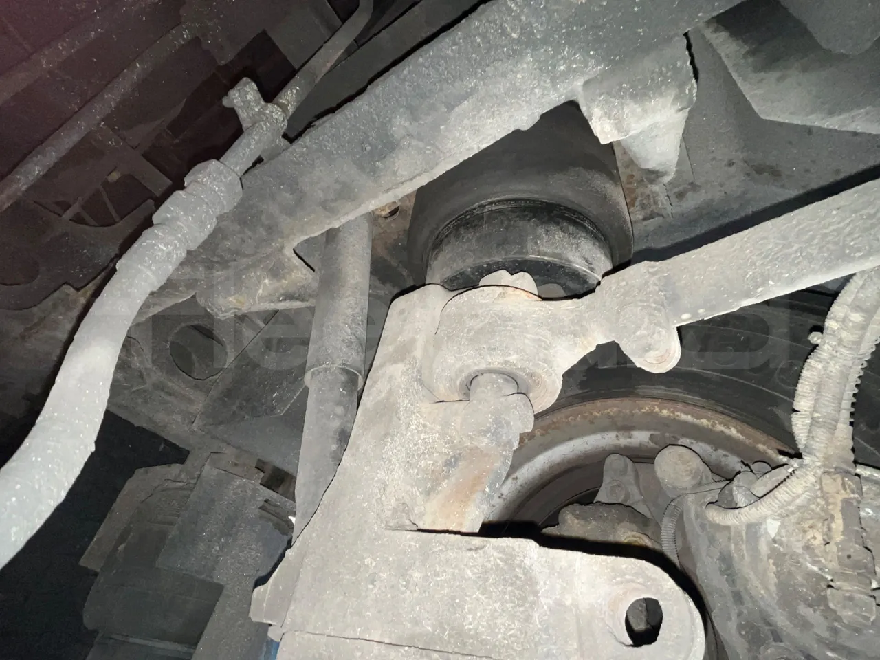 King Long XMQ6130Y 3AL 1AA1A XMQ6130Y 3AL 1AA1A - Euro5 - 287kW - 12.990mt - axel 3 shock absorbers 1 right