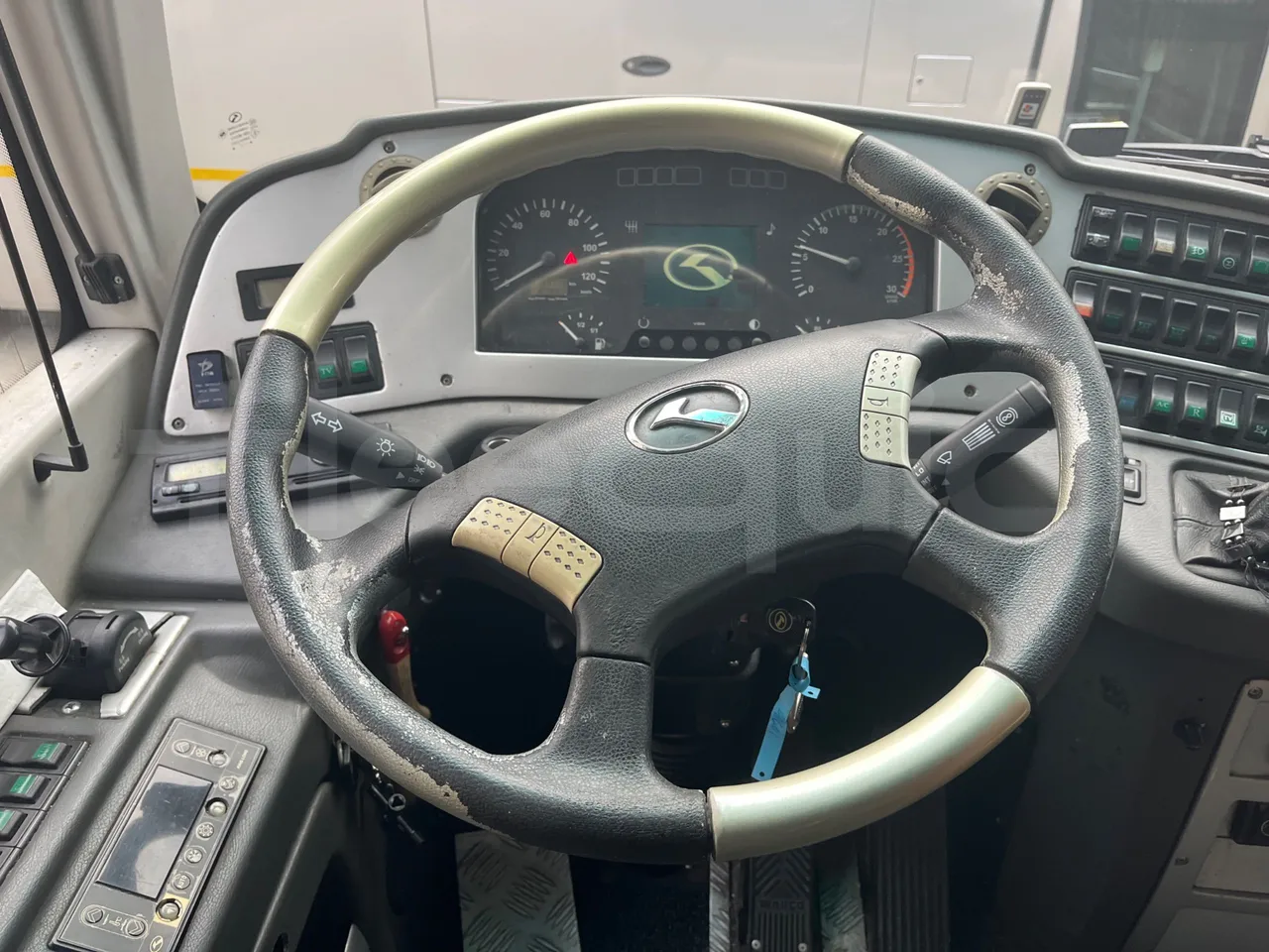 King Long XMQ6130Y 3AL 1AA1A XMQ6130Y 3AL 1AA1A - Euro5 - 287kW - 12.990mt - steering wheel photo