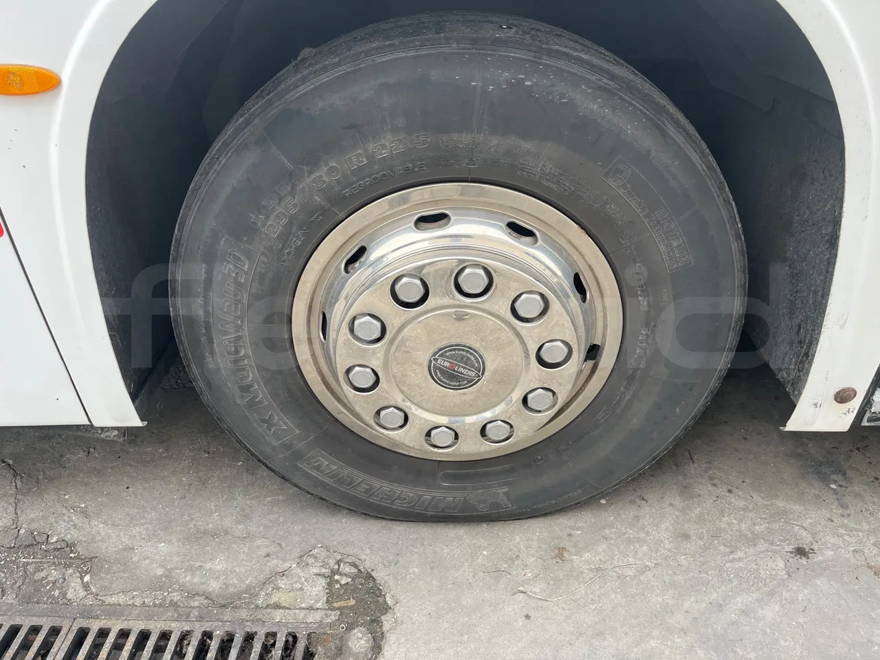 King Long XMQ6130Y 3AL 1AA1A XMQ6130Y 3AL 1AA1A - Euro5 - 287kW - 12.990mt - front left tire measurements