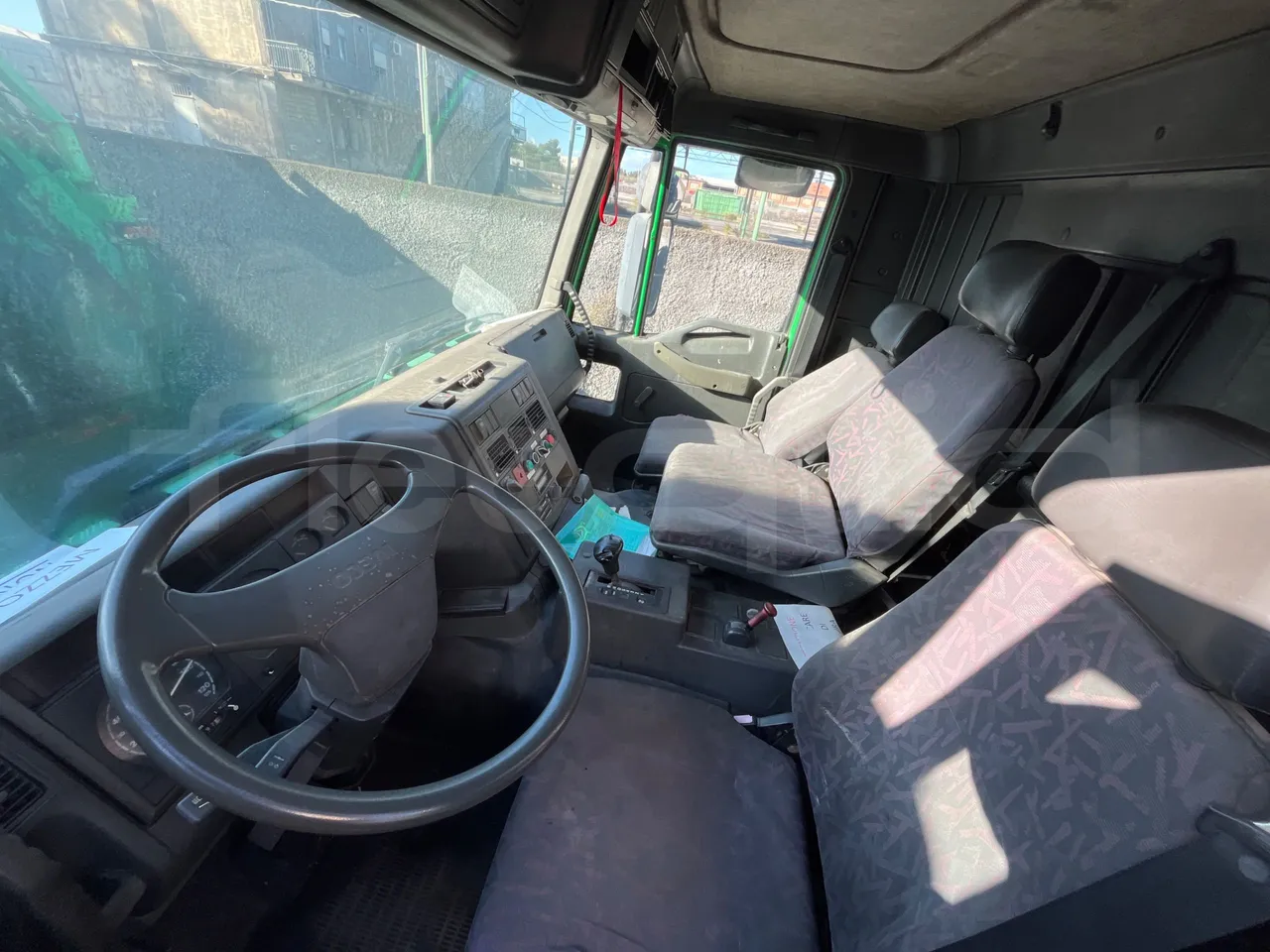 Iveco Magirus 260E27 75 - Euro2 - 200kW - 9.160mt - buttons panels on