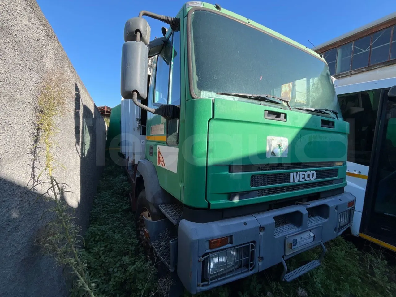 Iveco Magirus 260E27 75 - Euro2 - 200kW - 9.160mt - Base cover photo