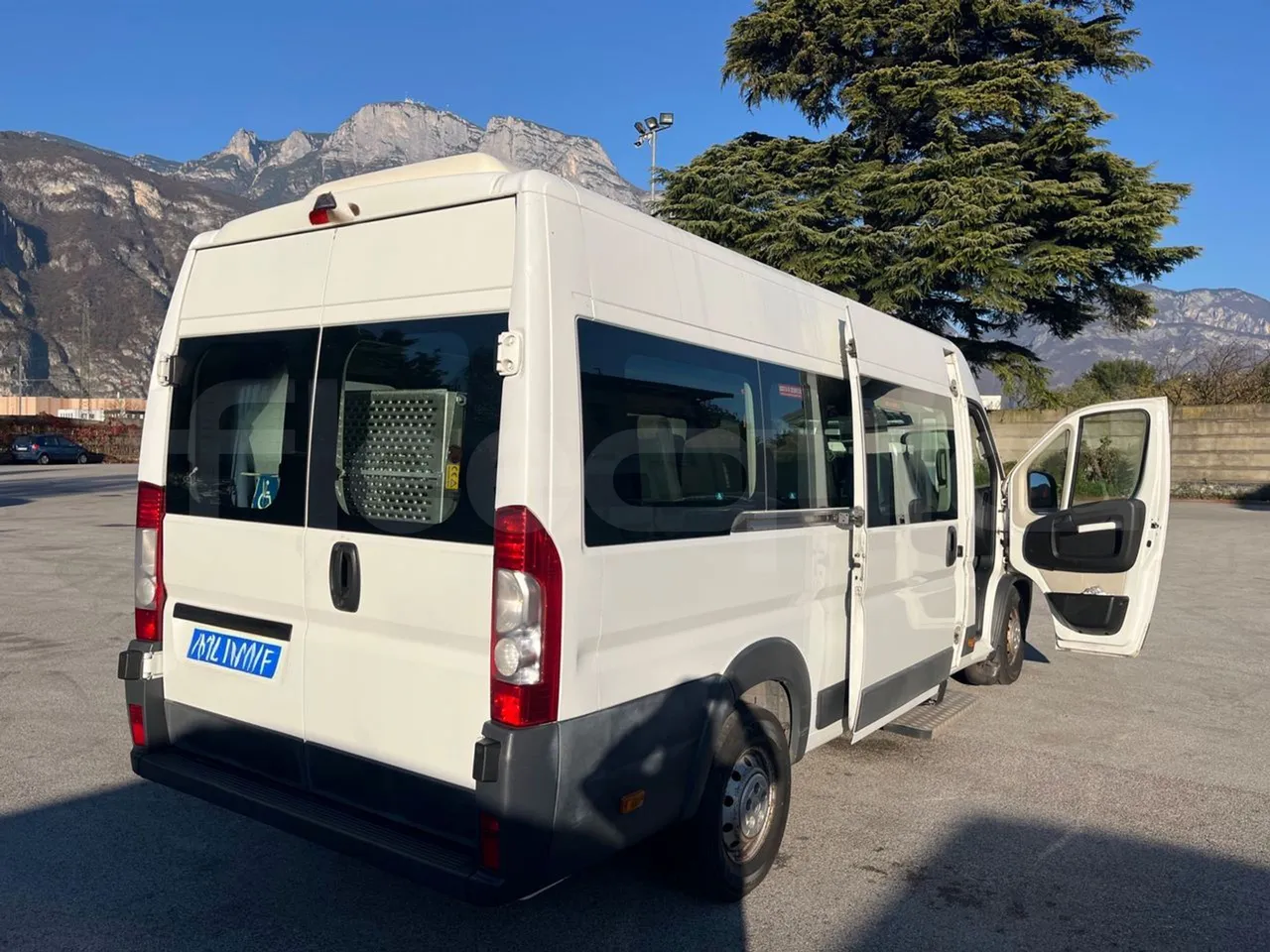 Citroën Jumper Y - EUR5 - 115kW - 6.363m - 3/4 right rear doors open