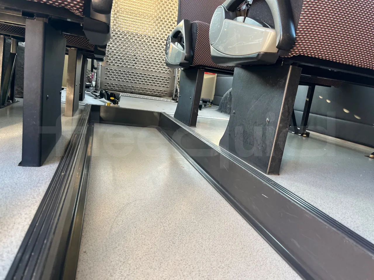 Citroën Jumper Y - EUR5 - 115kW - 6.363m - seat brackets photo