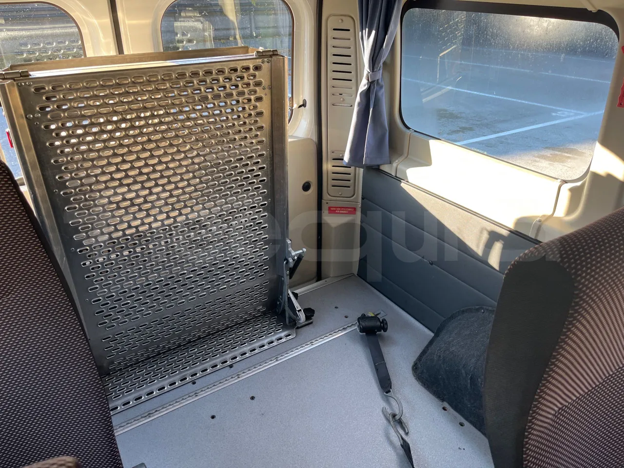 Citroën Jumper Y - EUR5 - 115kW - 6.363m - disabled area photo