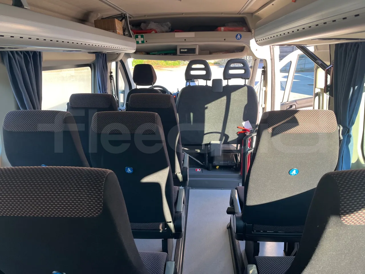 Citroën Jumper Y - EUR5 - 115kW - 6.363m - forward view middle aisle