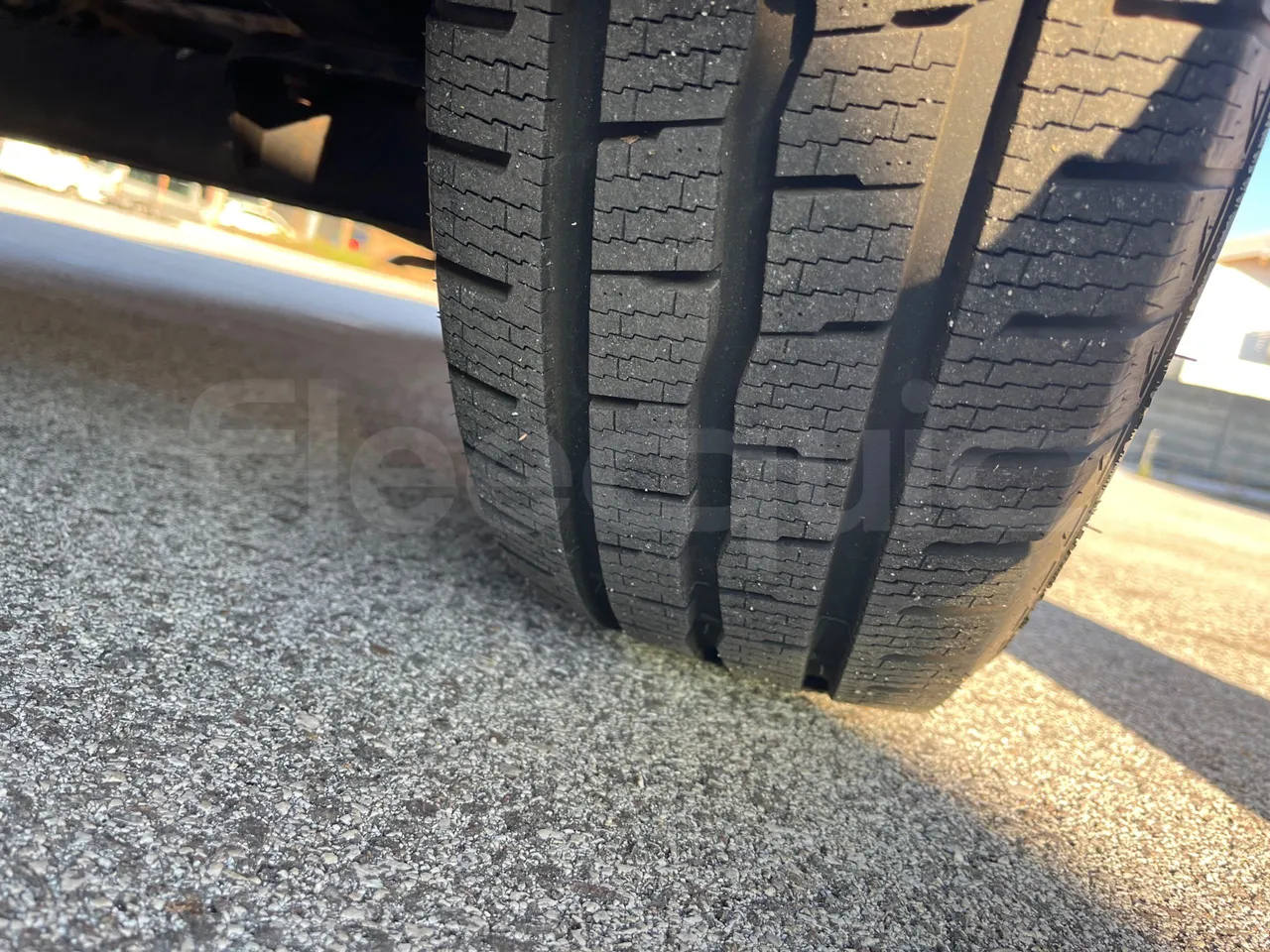 Citroën Jumper Y - EUR5 - 115kW - 6.363m - tread condition front tires left