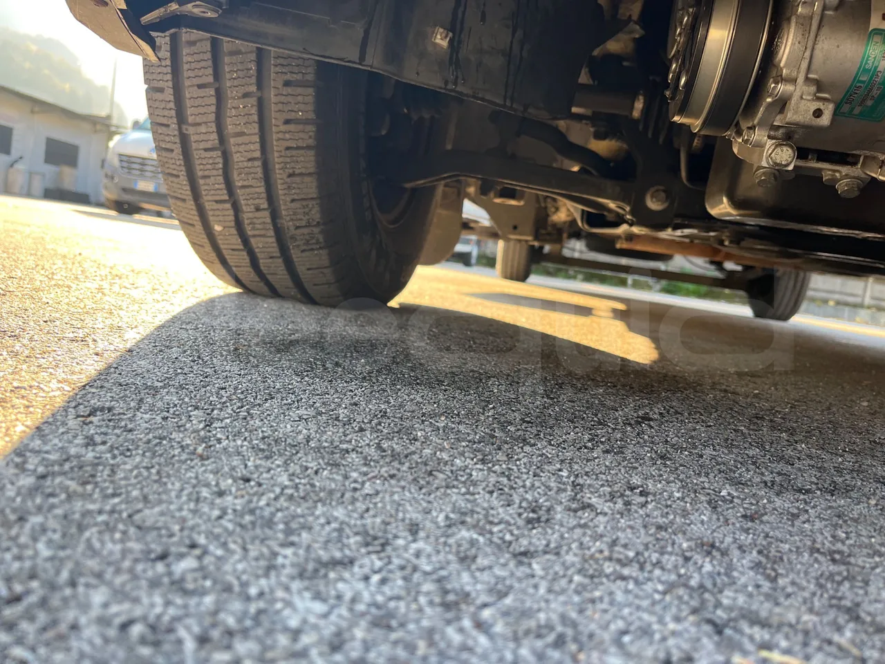 Citroën Jumper Y - EUR5 - 115kW - 6.363m - tread condition front tires right