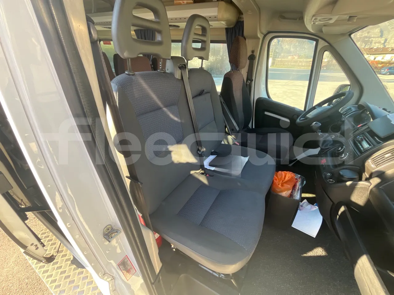 Citroën Jumper Y - EUR5 - 115kW - 6.363m - hostess seat photo