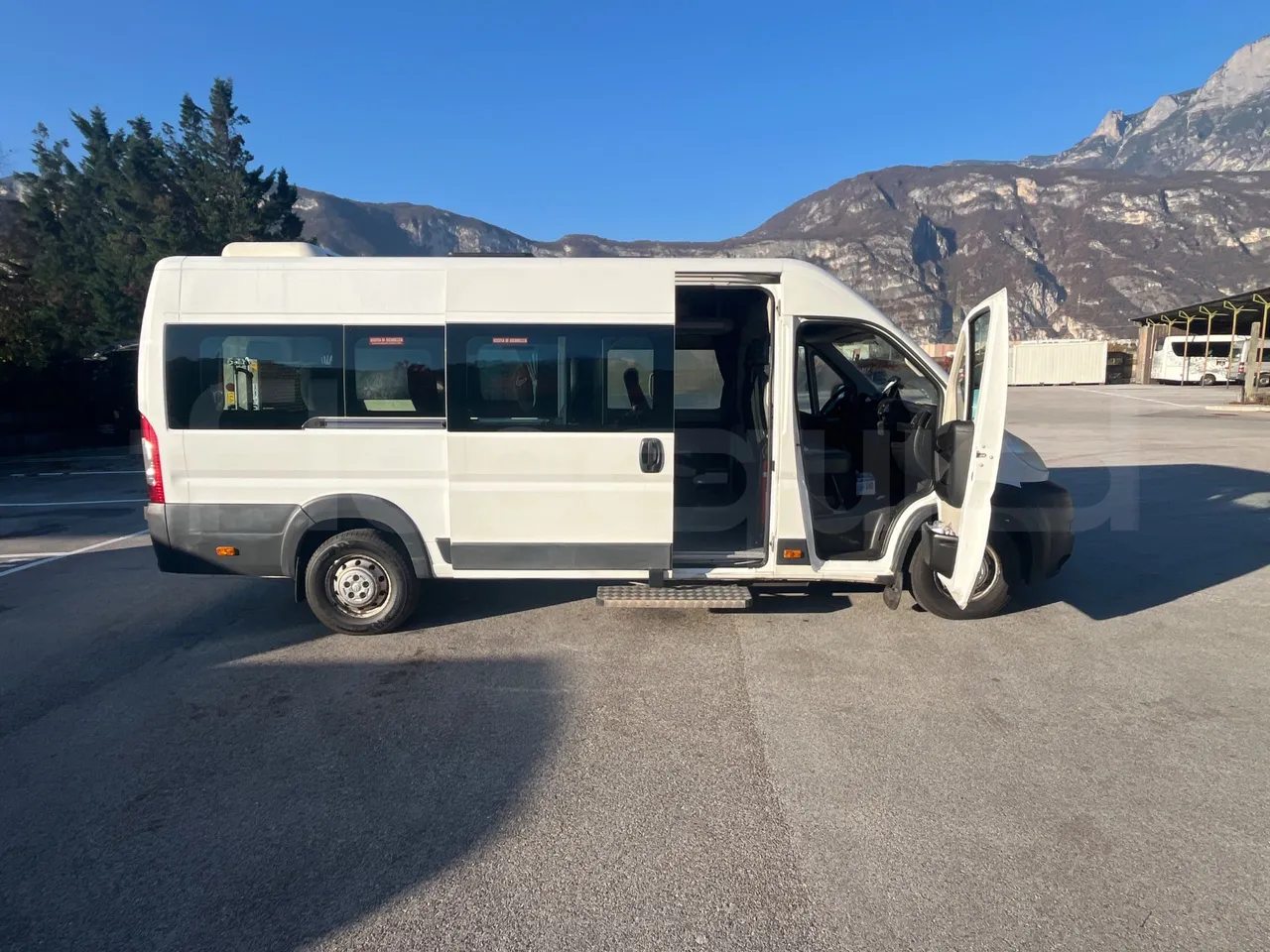 Citroën Jumper Y - EUR5 - 115kW - 6.363m - right side doors open