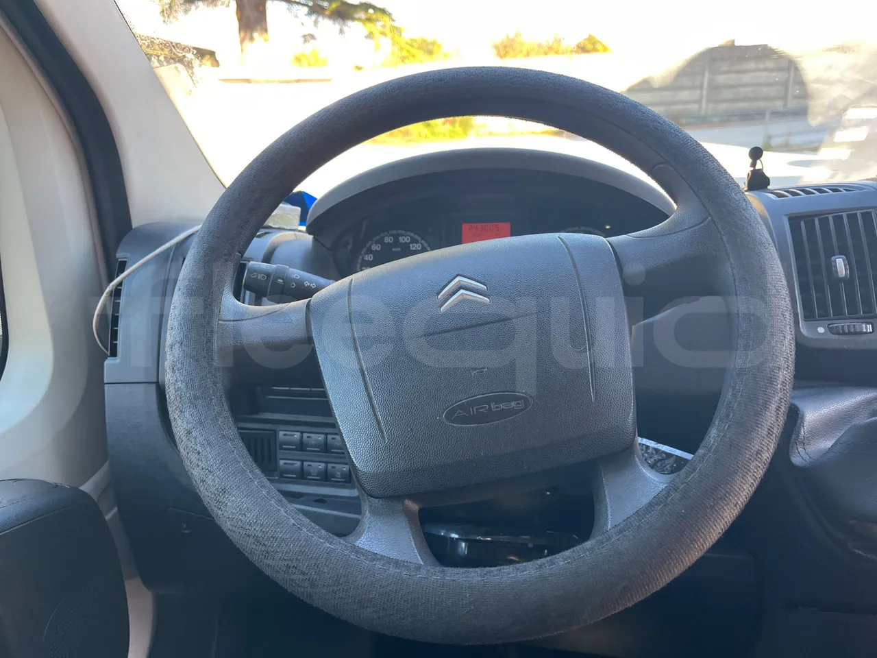 Citroën Jumper Y - EUR5 - 115kW - 6.363m - steering wheel photo