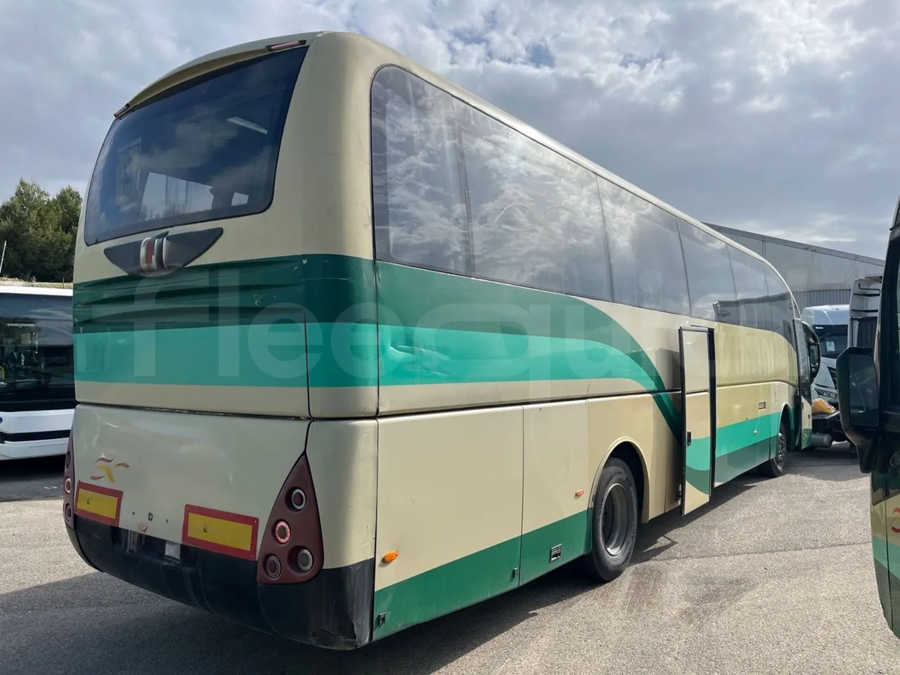 Mercedes-Benz Sunsundegui - 3/4 right rear doors open