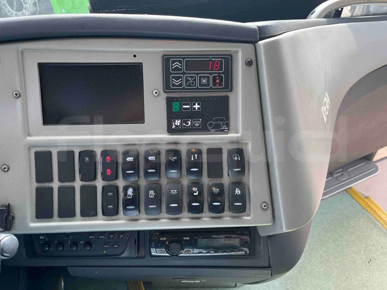 Mercedes-Benz Sunsundegui - radio accessories photo