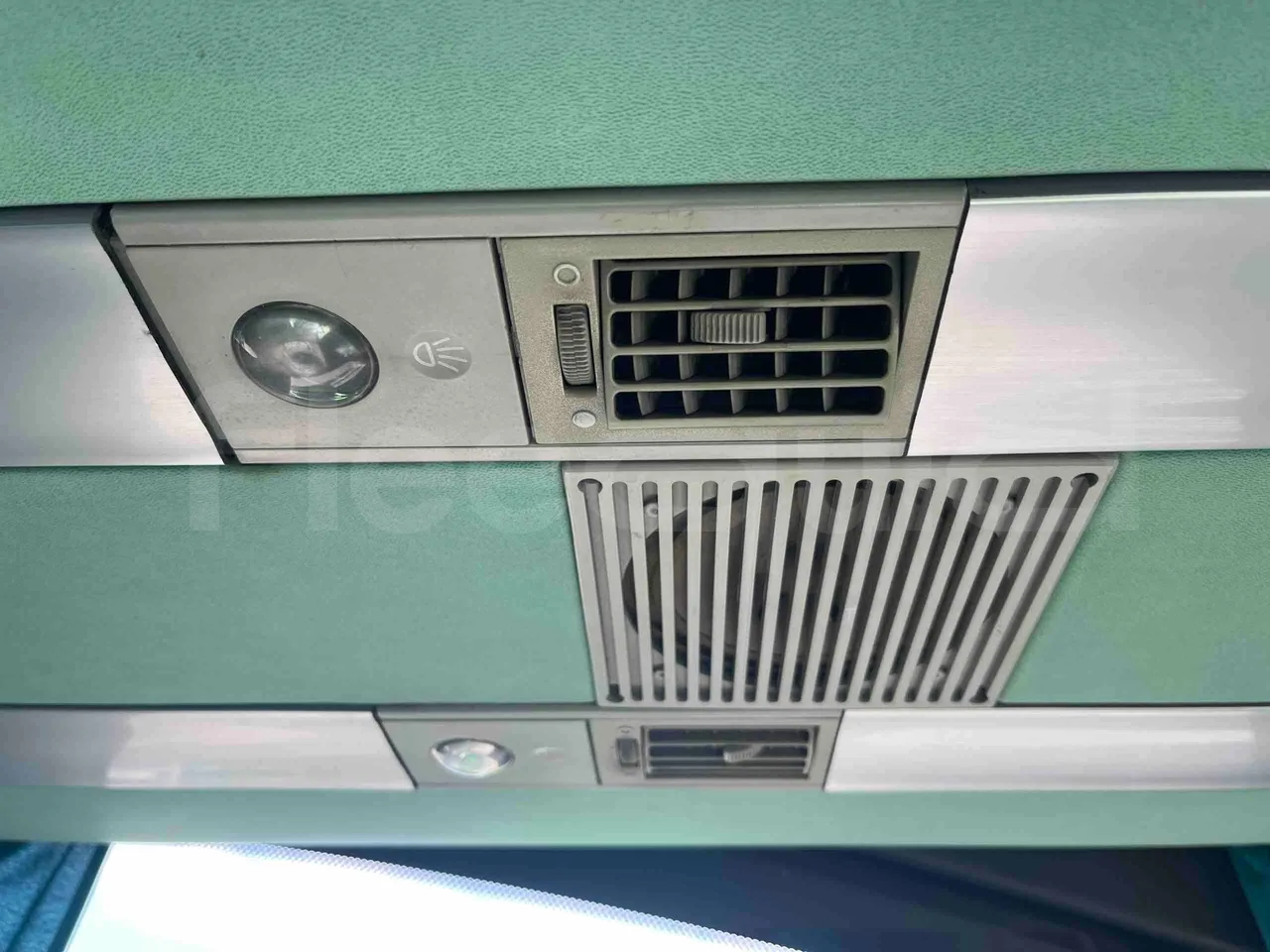 Mercedes-Benz Sunsundegui - usb charging detail