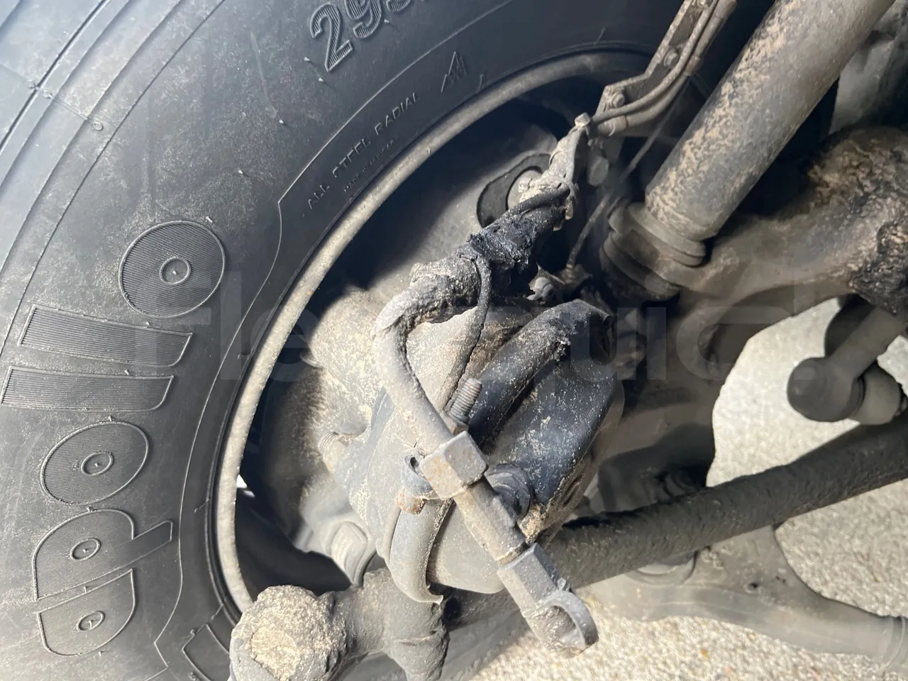 Mercedes-Benz Sunsundegui - front brake calipers right