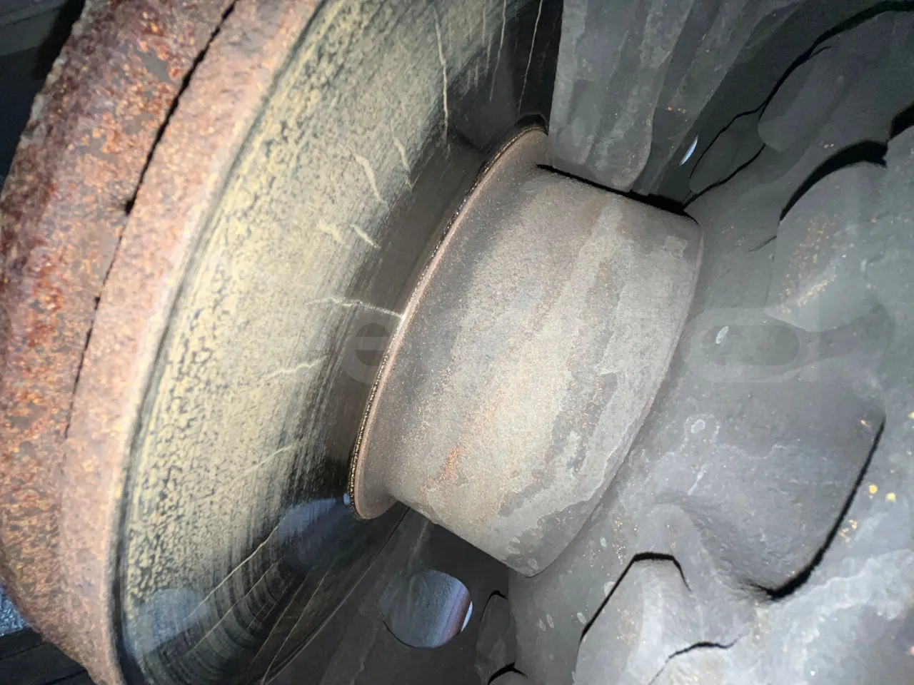 Mercedes-Benz Sunsundegui - front discs right