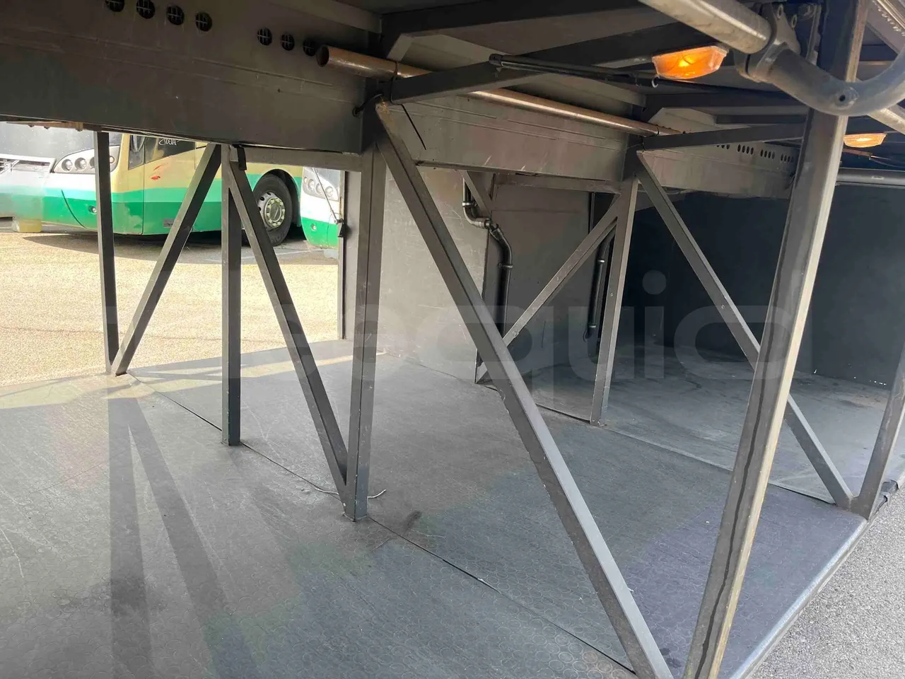 Mercedes-Benz Sunsundegui - internal frame rust check