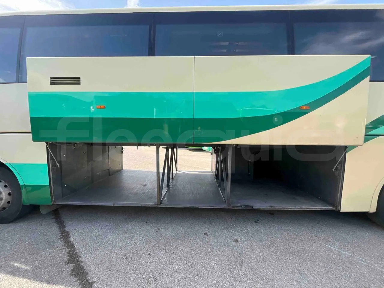 Mercedes-Benz Sunsundegui - luggage rack photo
