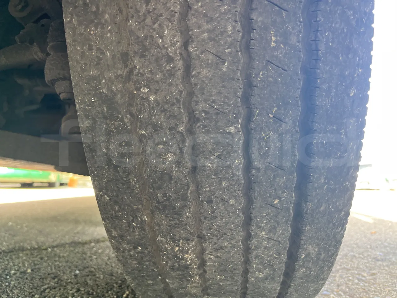 Mercedes-Benz Sunsundegui - tread condition front tires left