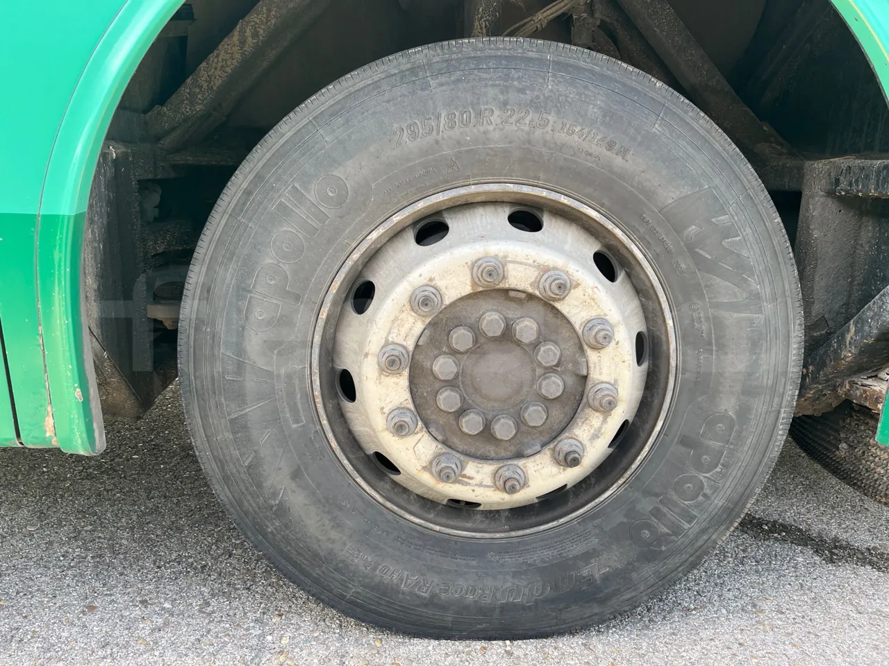 Mercedes-Benz Sunsundegui - front left tire measurements