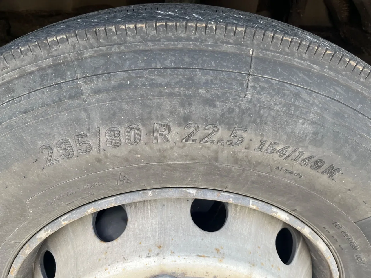 Mercedes-Benz Sunsundegui - rear left tire photo