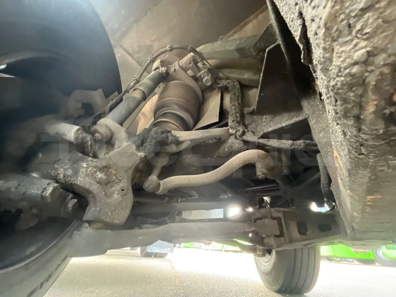 Mercedes-Benz Sunsundegui - front axle left side