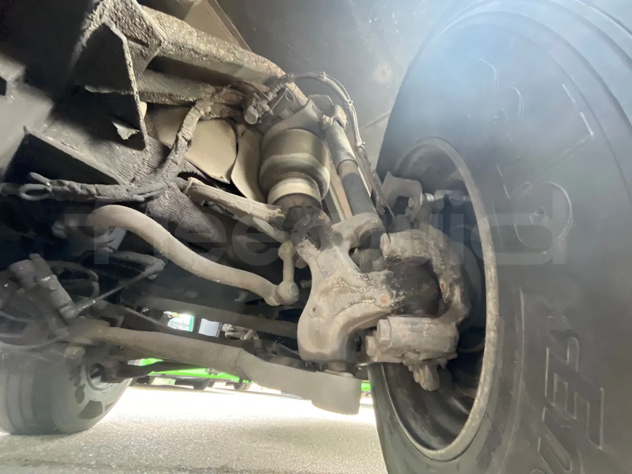 Mercedes-Benz Sunsundegui - front axle right side