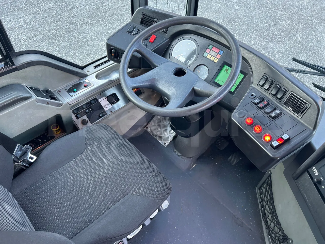 Mercedes-Benz O 530 G- 3P - Euro5 - 260kW - 17.940mt - buttons panels on