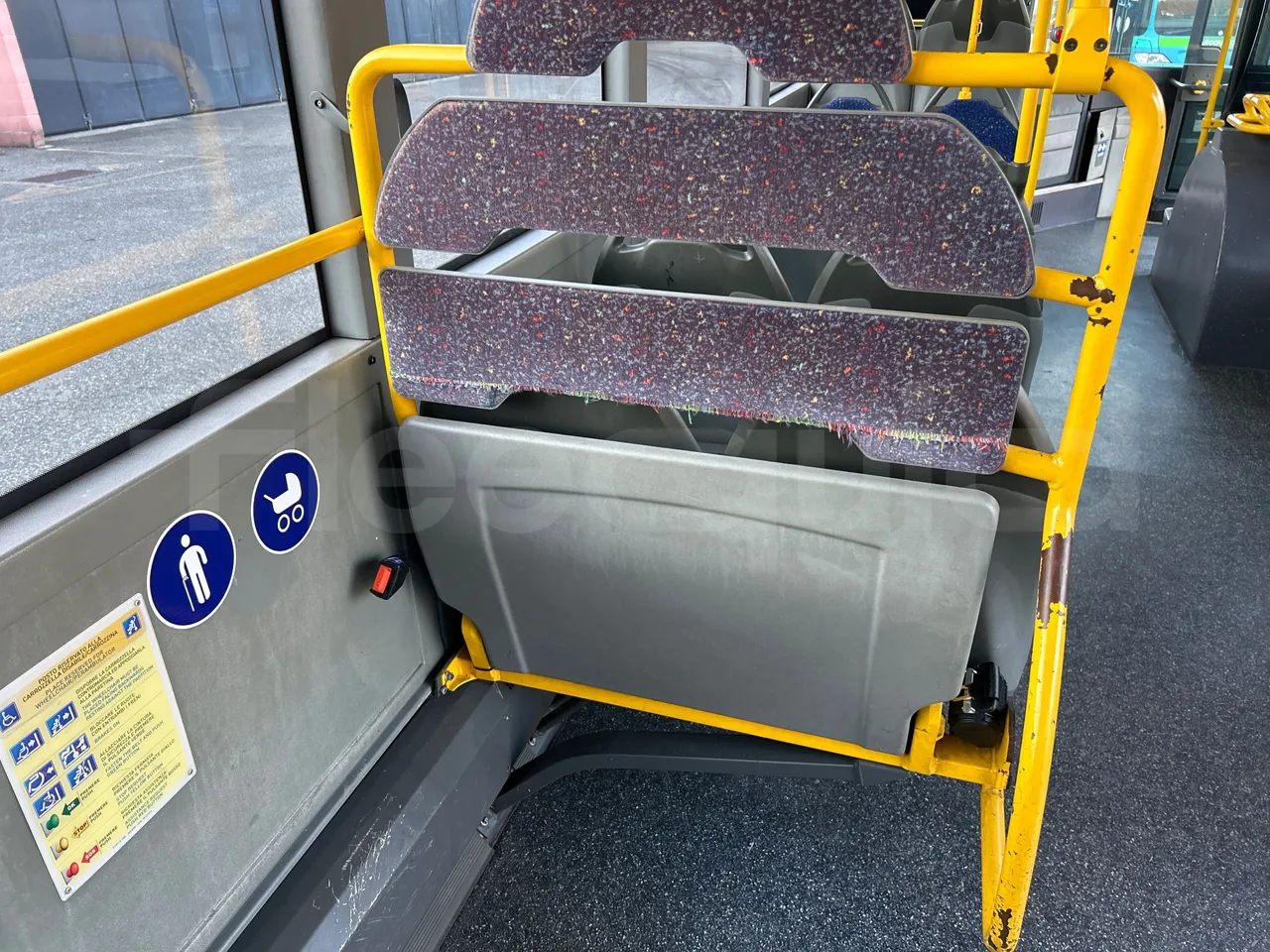 Mercedes-Benz O 530 G- 3P - Euro5 - 260kW - 17.940mt - folding seat photo