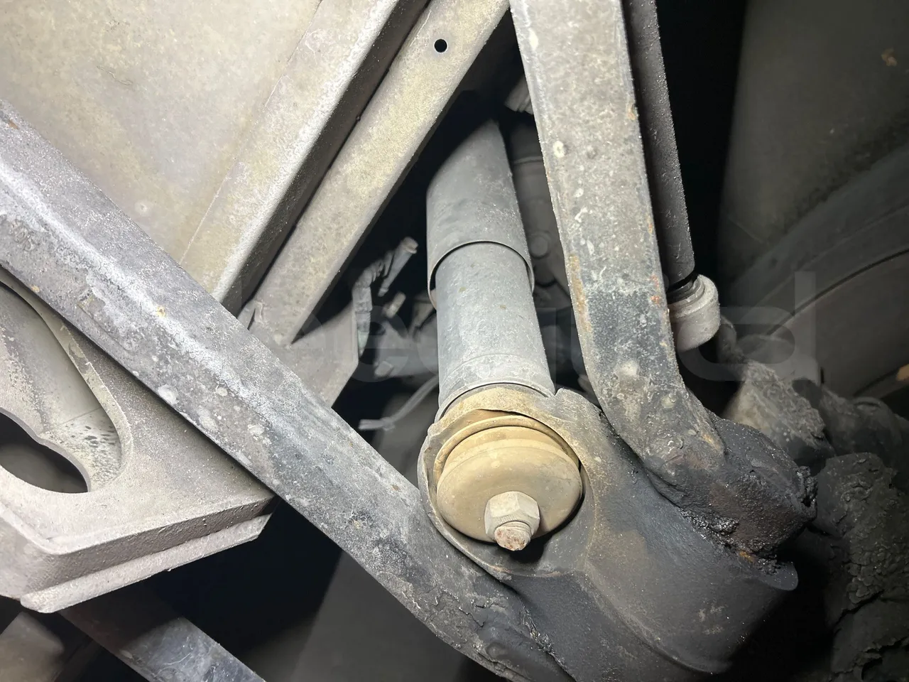 Mercedes-Benz O 530 G- 3P - Euro5 - 260kW - 17.940mt - front shock absorbers right