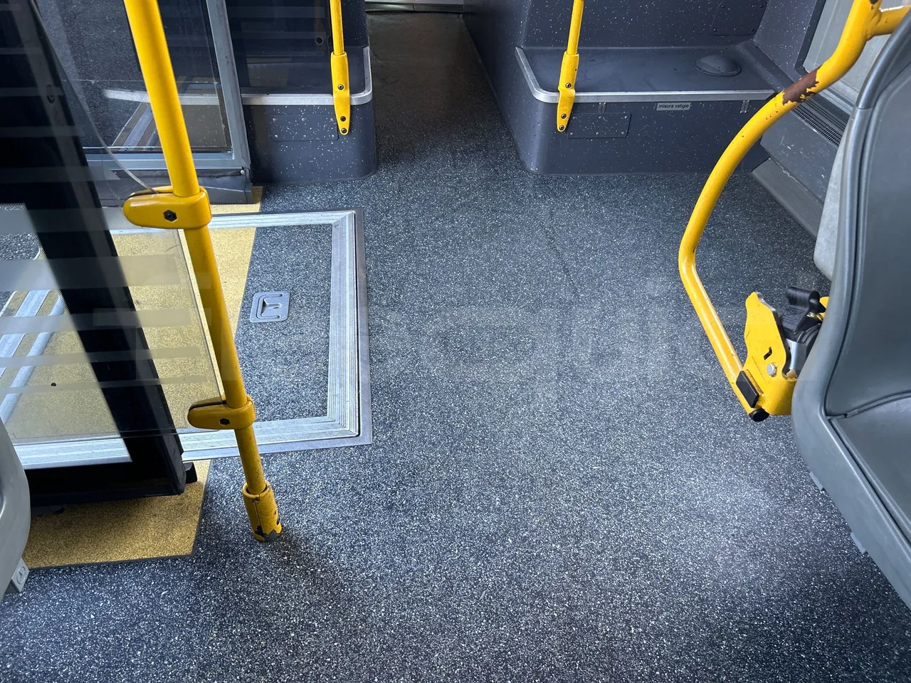 Mercedes-Benz O 530 G- 3P - Euro5 - 260kW - 17.940mt - handrails photo