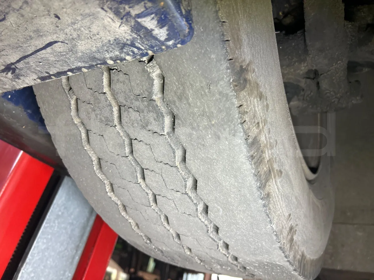 Mercedes-Benz O 530 G- 3P - Euro5 - 260kW - 17.940mt - tread condition front tires left