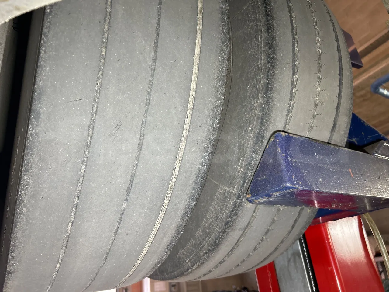 Mercedes-Benz O 530 G- 3P - Euro5 - 260kW - 17.940mt - tread condition second axle tires right