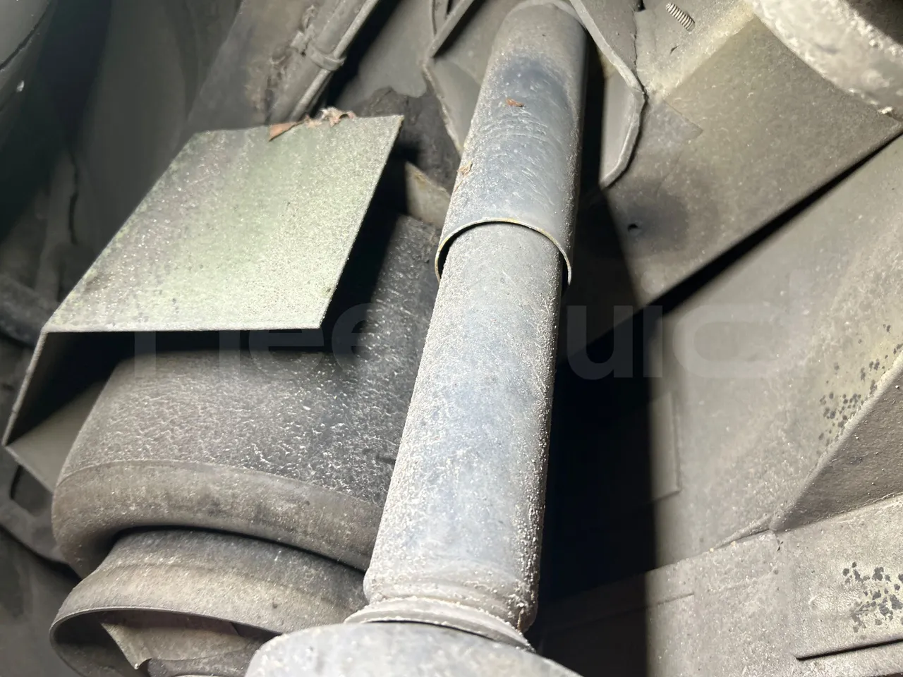 Mercedes-Benz O 530 G- 3P - Euro5 - 260kW - 17.940mt - axel 3 shock absorbers 1 right