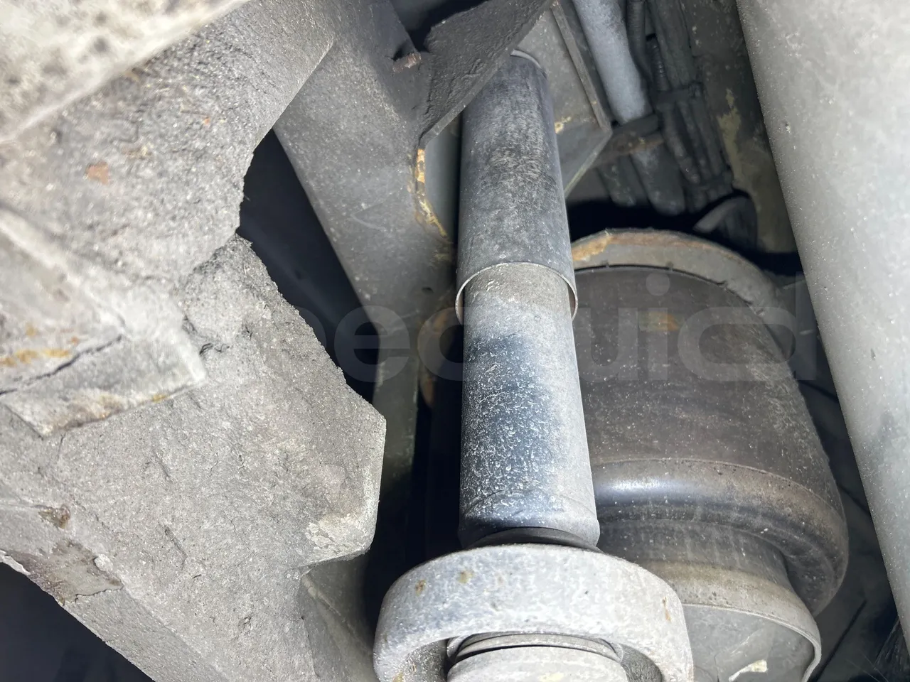 Mercedes-Benz O 530 G- 3P - Euro5 - 260kW - 17.940mt - axel 3 shock absorbers 2 right