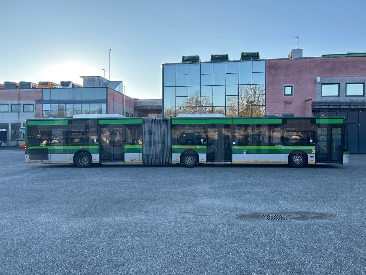 Mercedes-Benz O 530 G- 3P - Euro5 - 260kW - 17.940mt - right side doors closed